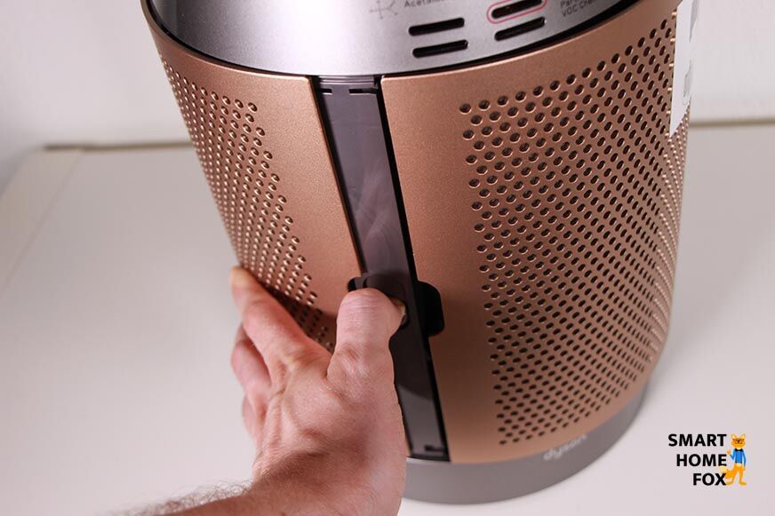 Ползунок вентиляционной решетки Dyson Purifier Cool сдвинут вниз....